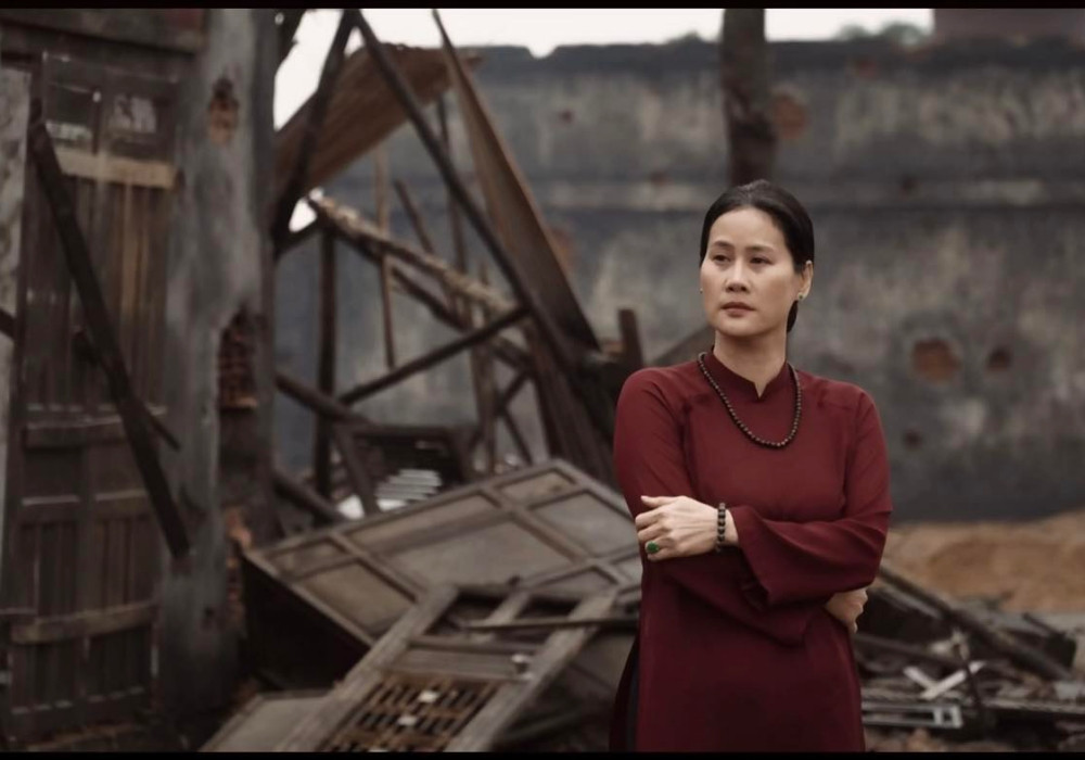 Thân Thúy Hà trong phim Mưa đỏ