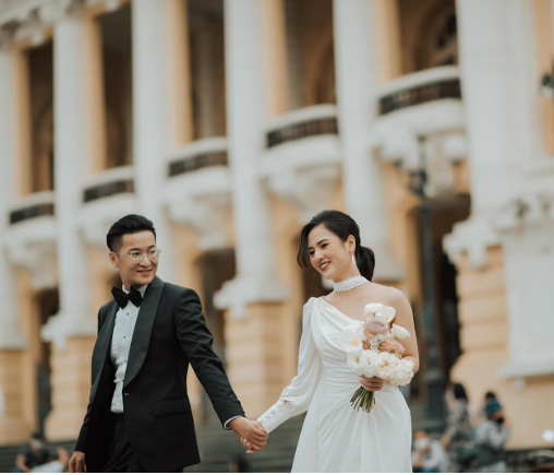 Mỹ nhân VTV được chồng là đồng môn, đồng nghiệp si mê, yêu chiều, không ghen khi đóng cảnh tình cảm