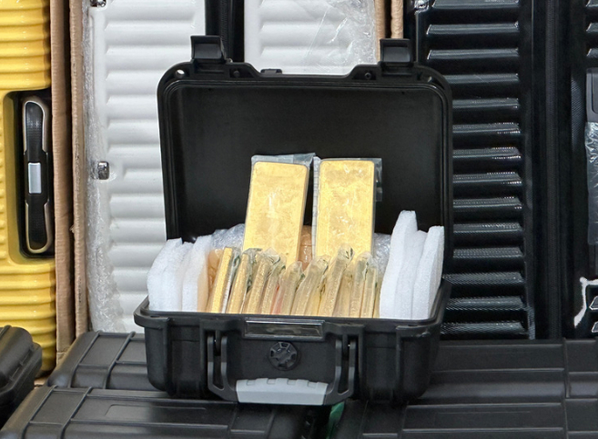 Phát hiện 145kg vàng thỏi được giấu trong 14 kiện vali tại sân bay