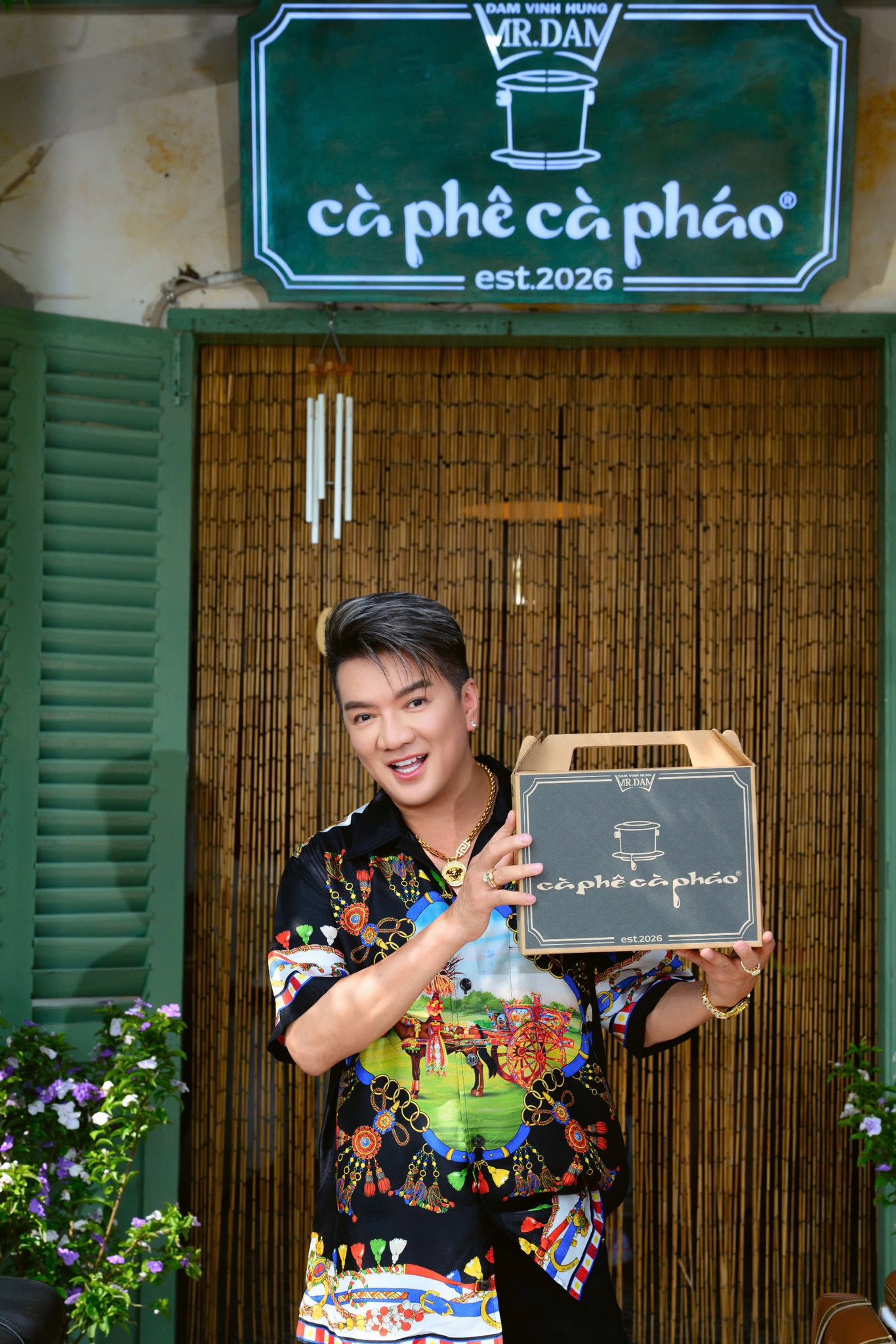 Tình hình hiện tại của “ông hoàng nhạc Việt” một thời: Đi bán cà phê, phải sắp xếp giờ gặp fan