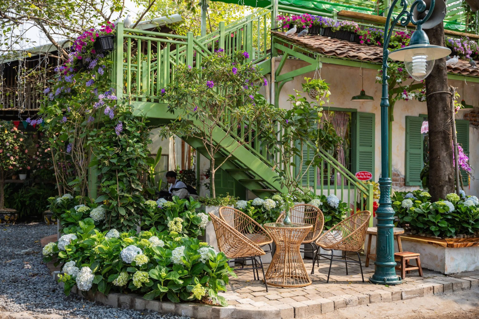 Tình hình hiện tại của “ông hoàng nhạc Việt” một thời: Đi bán cà phê, phải sắp xếp giờ gặp fan