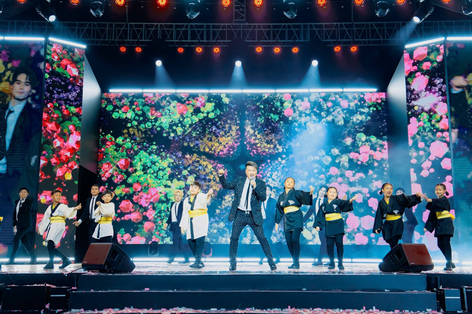 Đàm Vĩnh Hưng cố gắng cân bằng thời gian cho sự nghiệp âm nhạc, kinh doanh và cho gia đình