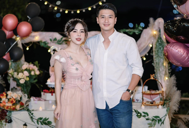 Nam diễn viên nổi tiếng VTV si mê mẹ đơn thân hơn 6 tuổi, sở hữu nhà 9 tầng ngay cạnh Hồ Tây