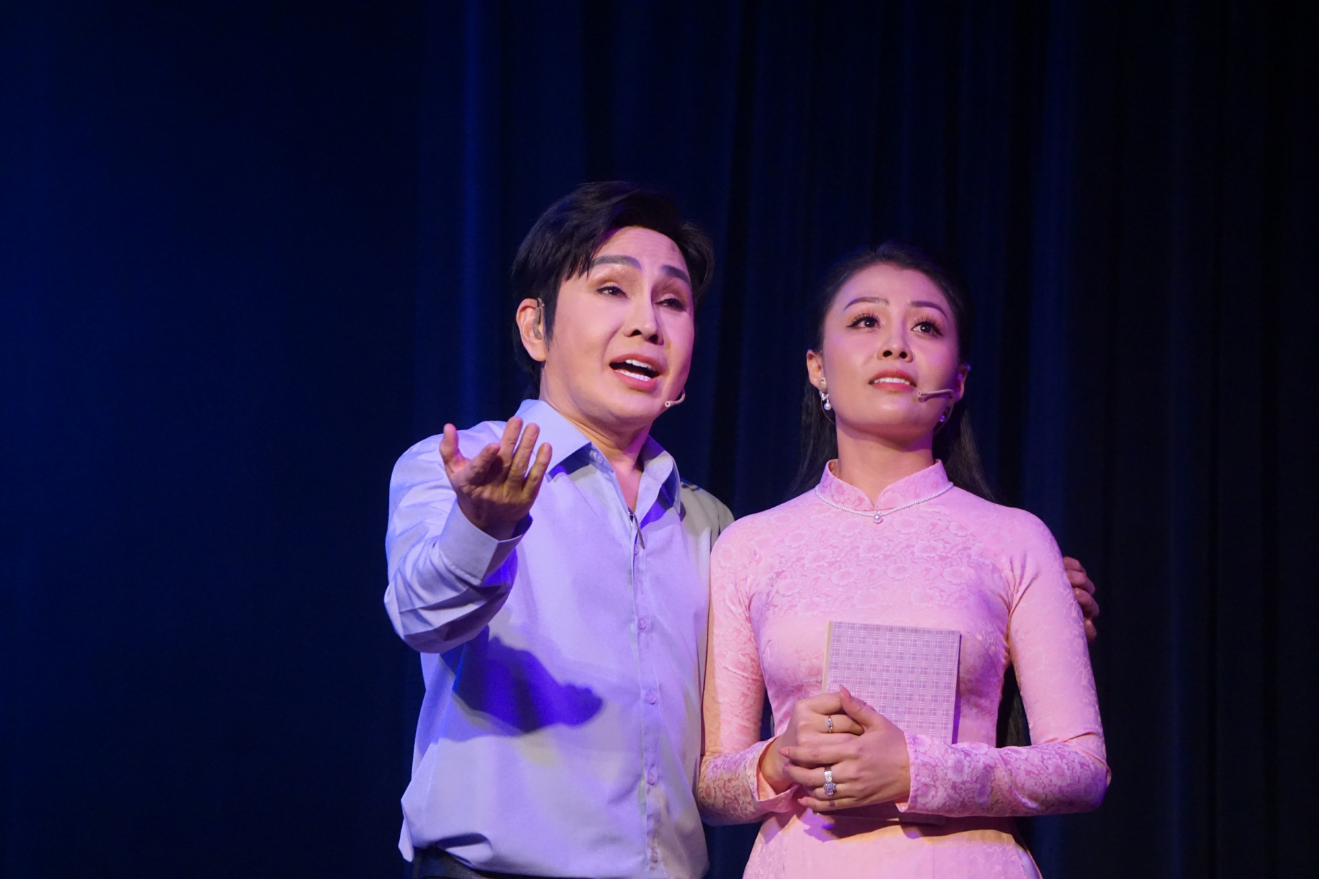 Nam NSƯT từng nhận cát-xê cả trăm cây vàng, U60 si mê nữ doanh nhân là mẹ đơn thân, sống trong biệt thự 200 tỷ tại TP.HCM