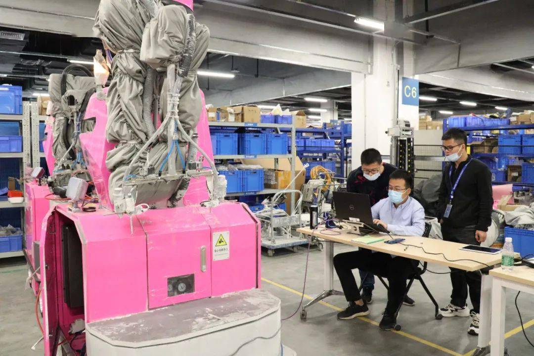 Phát hiện loạt robot Trung Quốc làm việc suốt ngày đêm tại các công trường xây dựng, nhận nhiệm vụ quan trọng