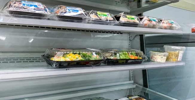 Nhiều người thích mua vì tiện nhưng nhân viên siêu thị nói thẳng: 5 loại thực phẩm này càng bắt mắt càng phải nhìn kỹ