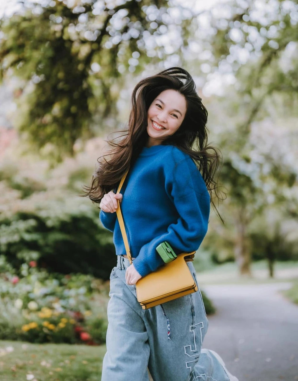 Nhan sắc trẻ trung của ca sĩ Hiền Thục