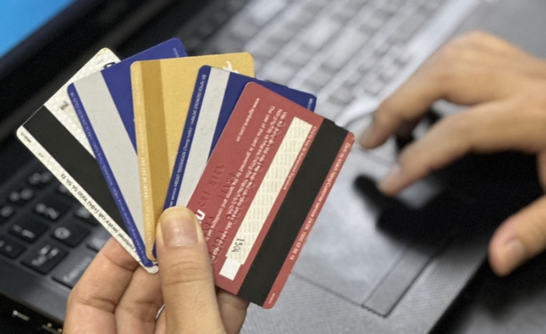 Các đối tượng xấu dùng thủ đoạn dụ dỗ, lừa gạt học sinh, sinh viên mở tài khoản ngân hàng, sau đó thuê hoặc mua lại để vi phạm pháp luật (Ảnh minh họa: ITN)