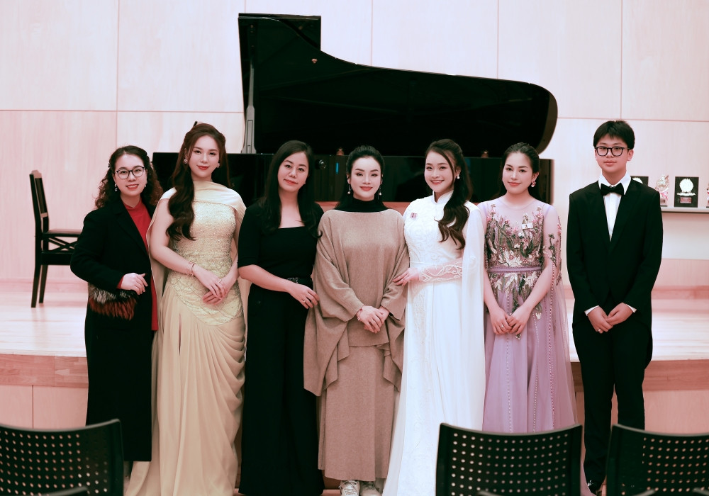 PGS.TS NSƯT Tân Nhàn đón tin vui