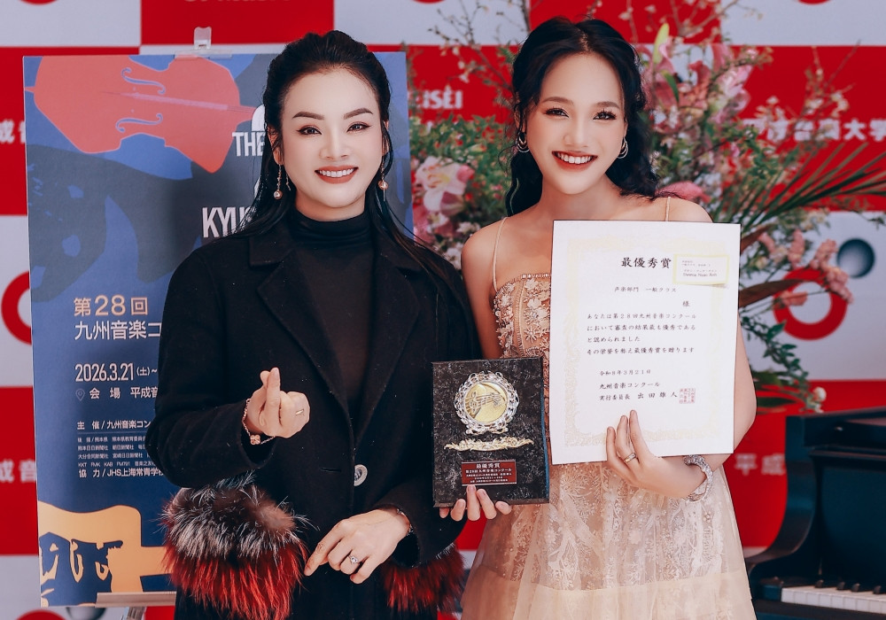 PGS.TS. NSƯT Tân Nhàn và học trò Dương Ngọc Ánh