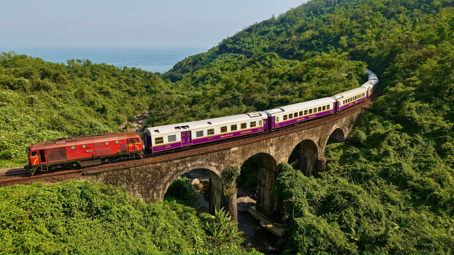 Diện mạo mới của đoàn tàu “Hành trình kết nối di sản Miền Trung” 