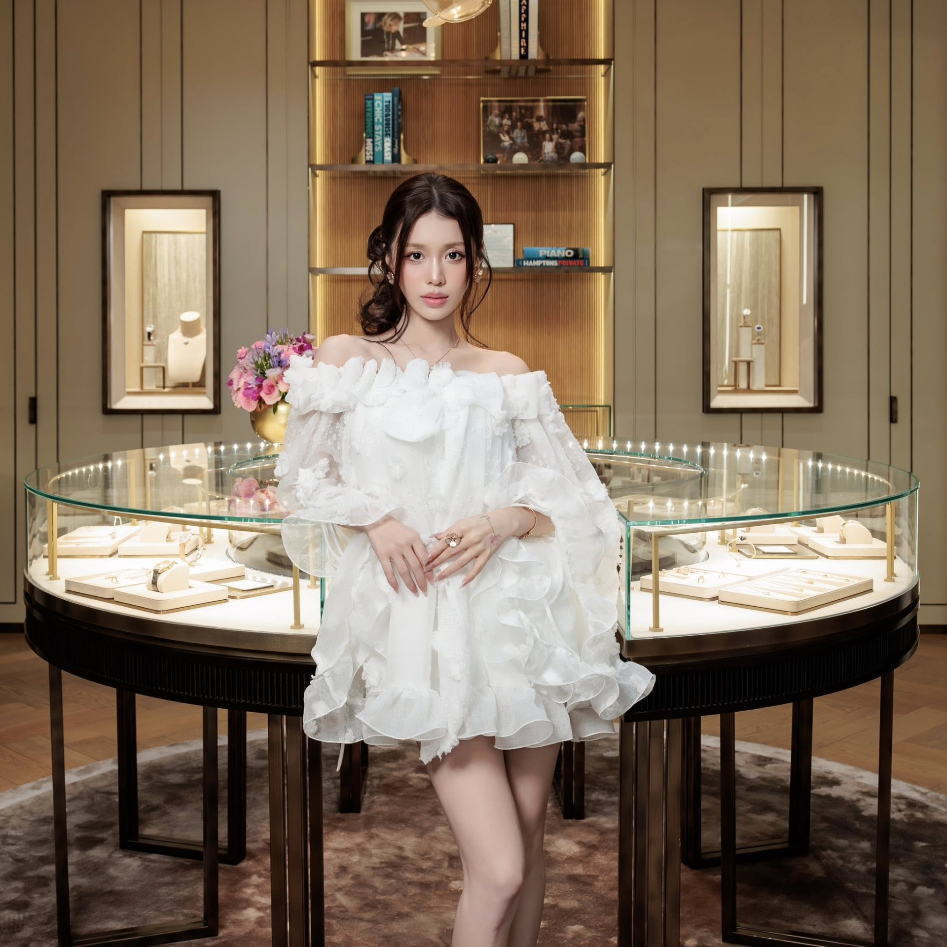 “Mỹ nhân trăm tỷ” sinh năm 2003 gây chú ý khi diện trang sức xa xỉ, khí chất ngày càng thăng hạng