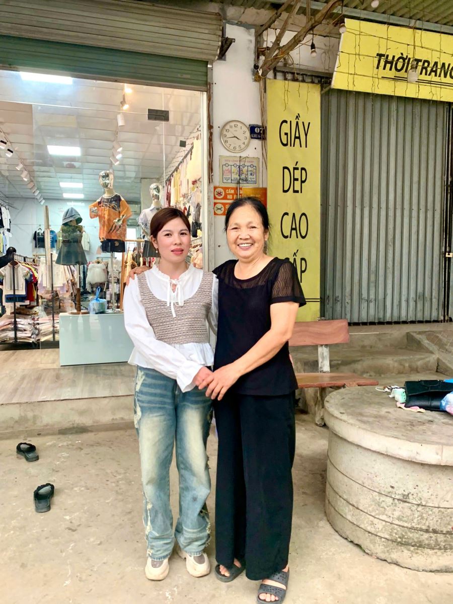 Chị Đinh Thị Thuyên và bà Nguyễn Thị Phương