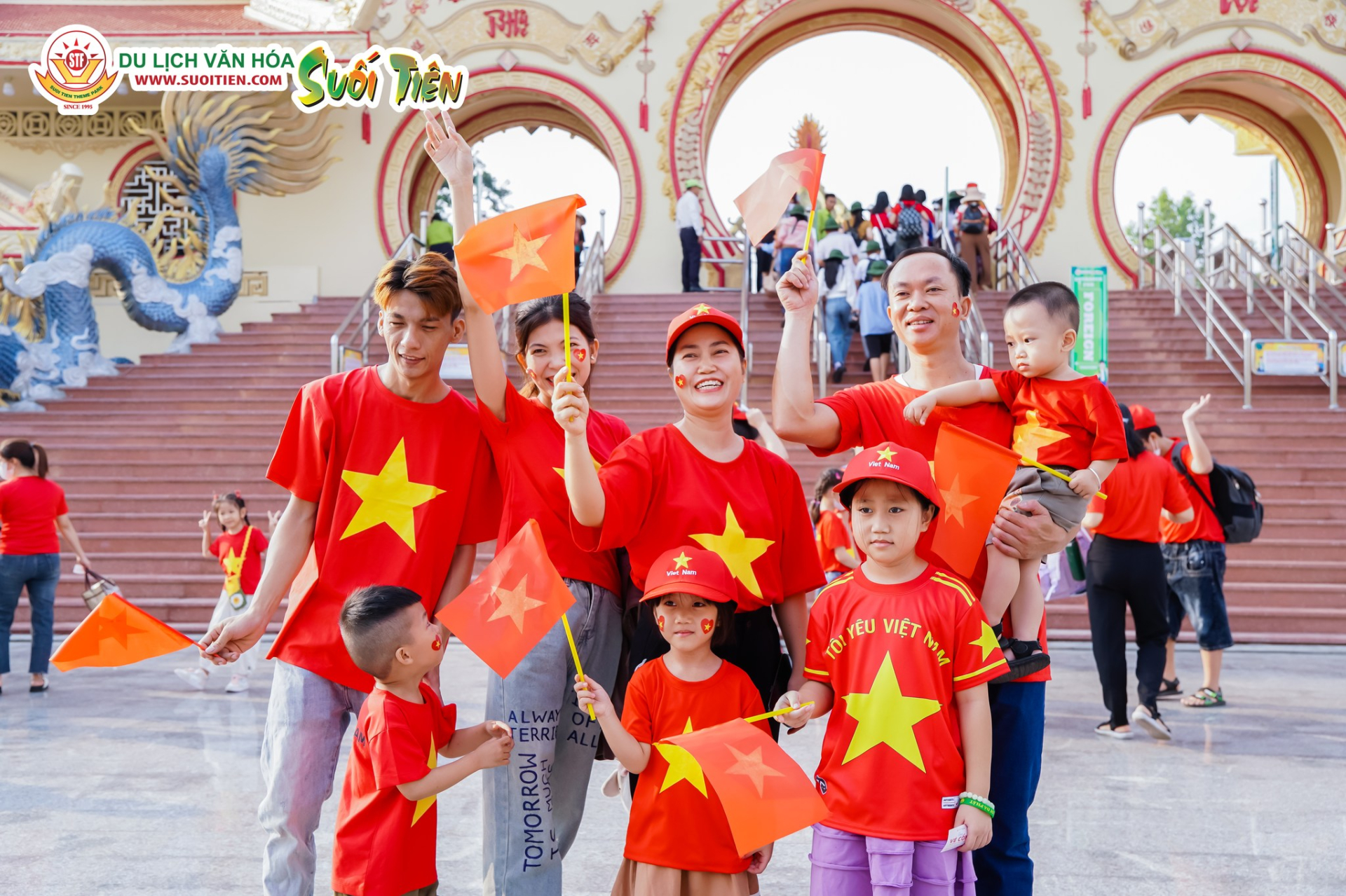 1.000 vé vào cổng miễn phí ở Khu du lịch Văn hóa Suối Tiên dành tặng các du khách mặc áo cờ đỏ sao vàng