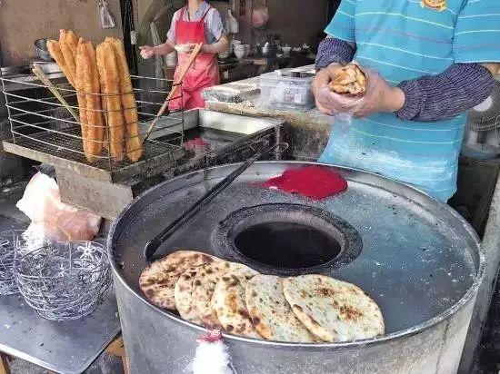 Phát hiện người đàn ông lãi hơn 115 triệu đồng/tháng, sở hữu 7 căn nhà nhờ bán loại bánh giá 11.000 đồng/cái