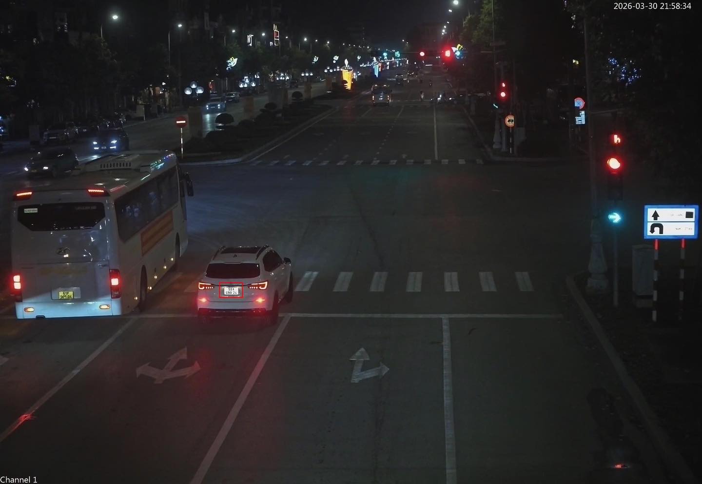 Ô tô vượt đèn đỏ. Ảnh: Phòng CSGT Công an tỉnh Bắc Ninh