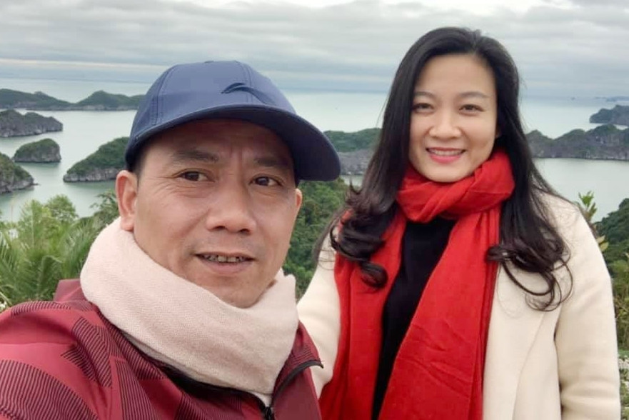 Đạo diễn là con trai NSND nổi tiếng, từng chỉ đạo cả bố đóng phim: U55 viên mãn bên vợ kém 9 tuổi, từng đi thi Hoa hậu