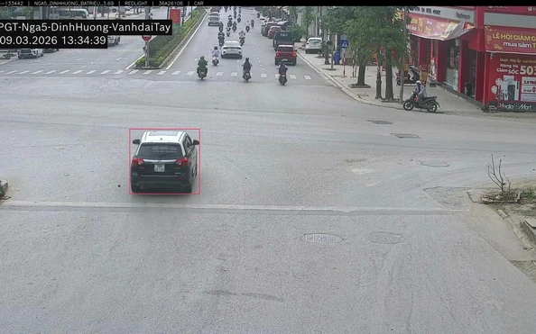 Ô tô vượt đèn đỏ. Ảnh: Công an tỉnh Thanh Hóa