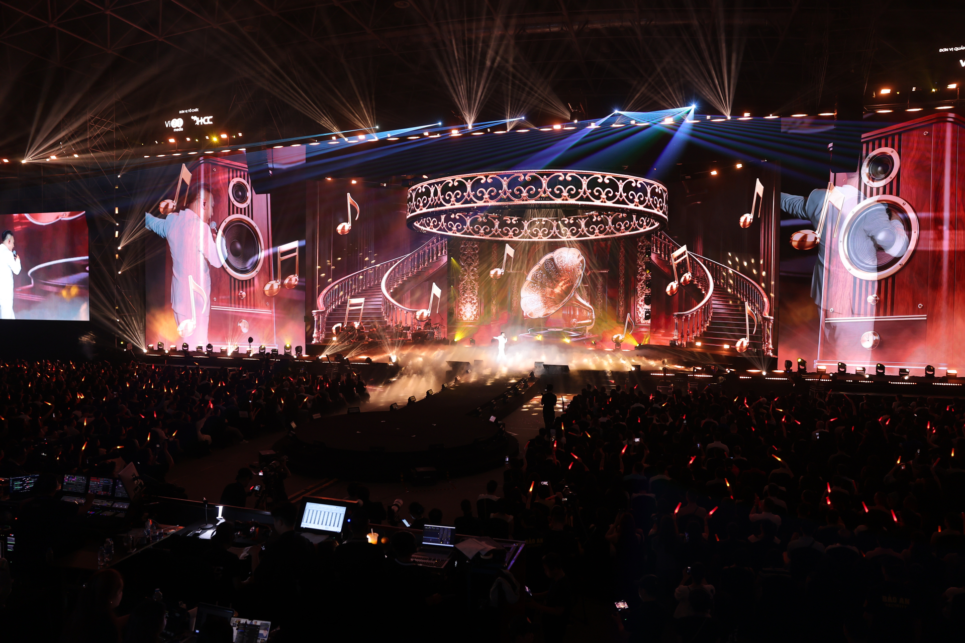 Mỹ Linh, Cẩm Ly cùng dàn sao gạo cội hội tụ, tạo nên những màn kết hợp 