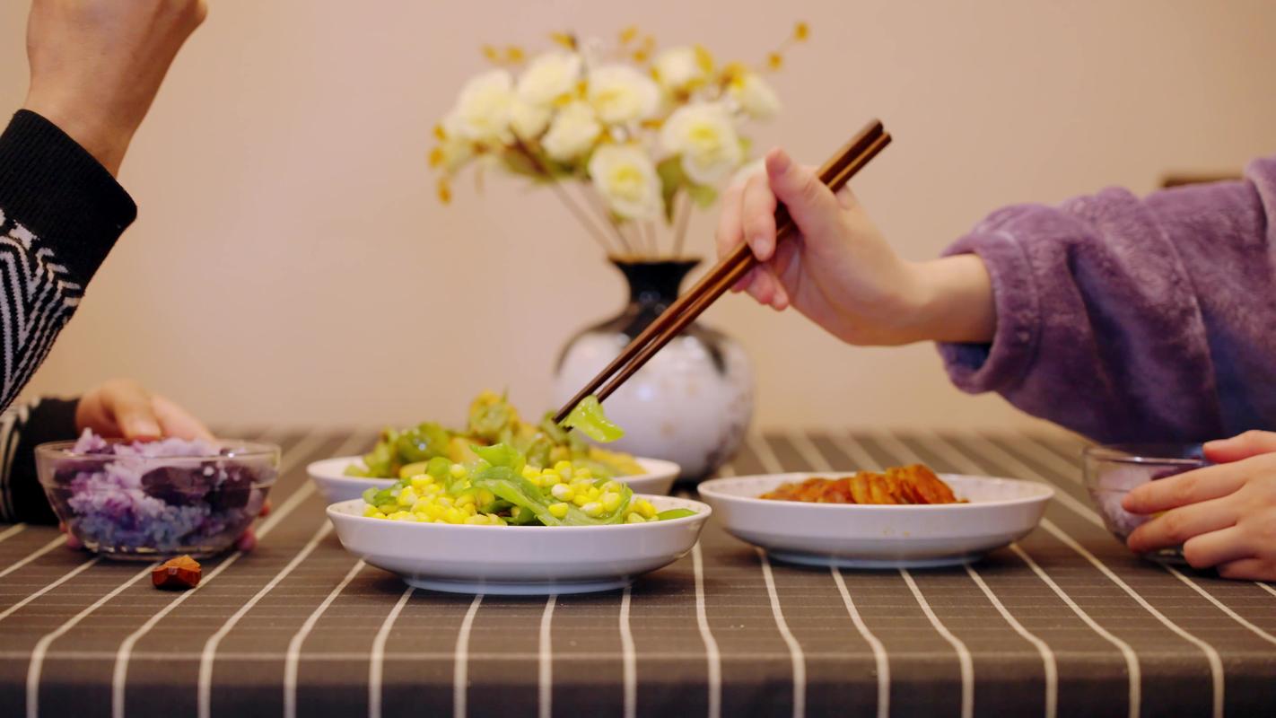 Ngày càng nhiều người mắc bệnh tiểu đường, bác sĩ cảnh báo: Đồ ngọt chưa phải “thủ phạm” nguy hiểm nhất, 4 việc này mới đáng lo