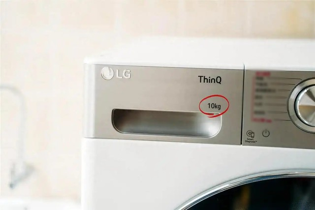 Số 7kg, 10kg trên máy giặt là khối lượng quần áo khô hay ướt? Nhiều gia đình dùng cả chục năm vẫn hiểu sai