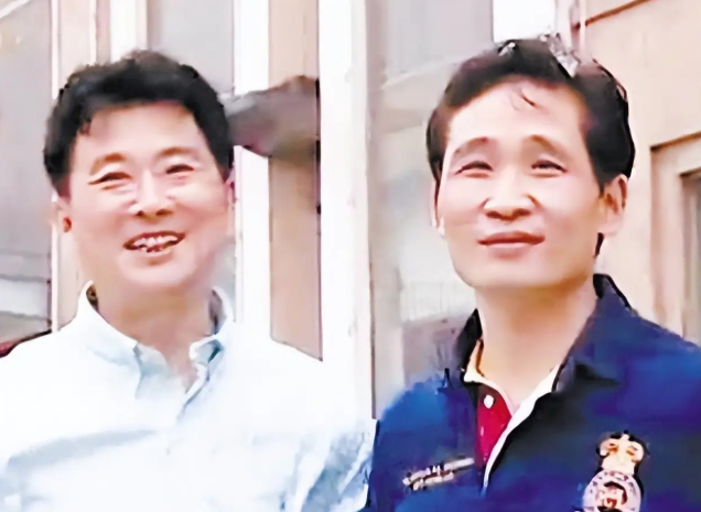 Cho cậu bé nghèo 3,8 triệu đồng giữa lúc khó khăn, người đàn ông không ngờ 20 năm sau được trả ơn theo cách này