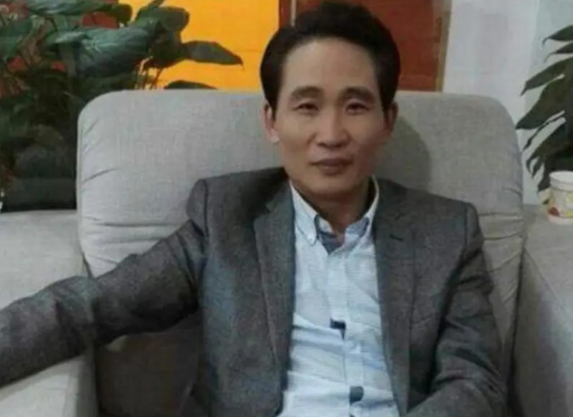 Cho cậu bé nghèo 3,8 triệu đồng giữa lúc khó khăn, người đàn ông không ngờ 20 năm sau được trả ơn theo cách này
