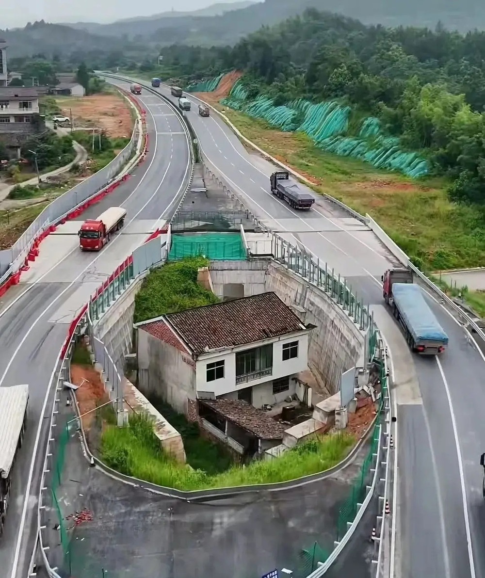 Từ chối nhận 6 tỷ đồng đền bù, gia chủ quyết không di dời khiến cao tốc phải tách đôi: 6 năm chịu trận tiếng ồn, đi lại khó khăn