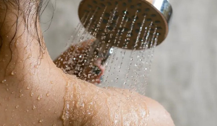 Lời khuyên cho những người tắm nhiều lần trong ngày trời nóng
