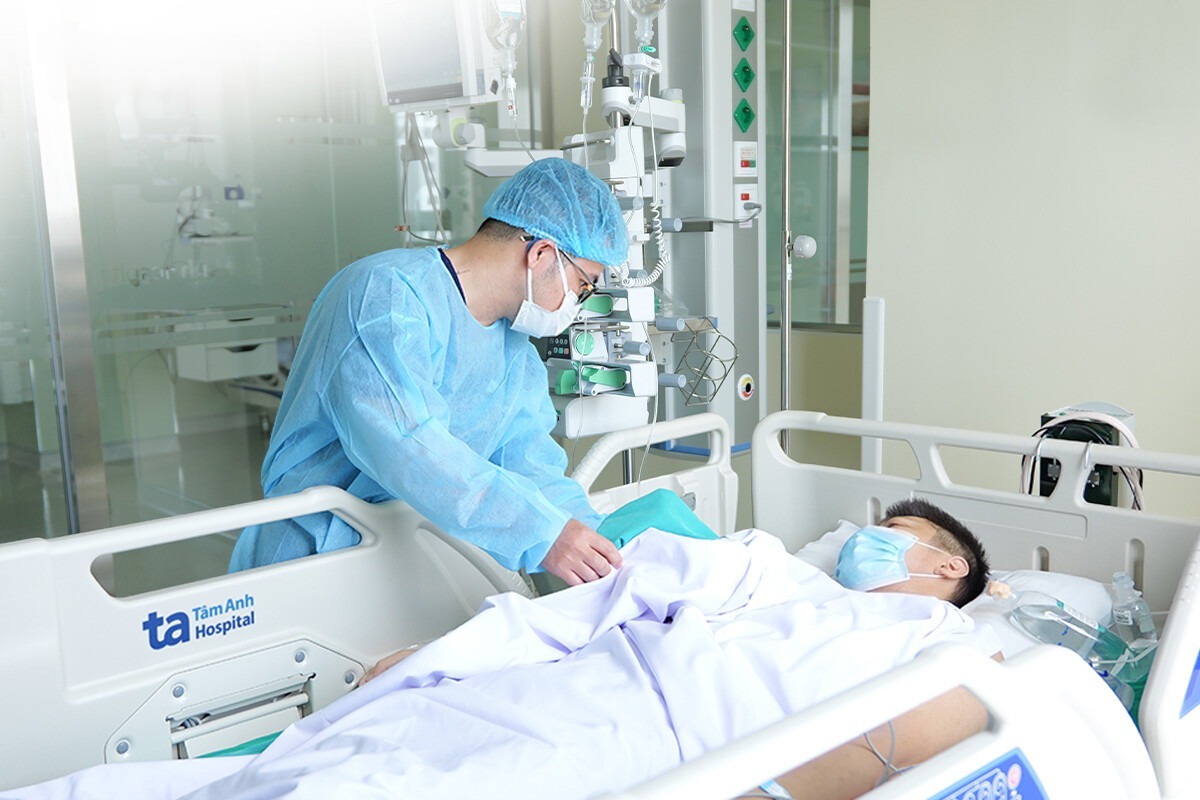 Sau phẫu thuật, người bệnh được chuyển tới phòng hồi sức tích cực (ICU) để theo dõi và chăm sóc chuyên sâu