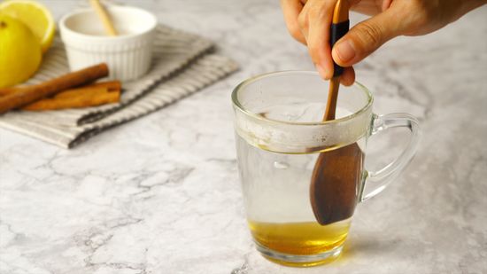 Người phụ nữ uống nước pha mật ong suốt 1 năm, đi khám sức khỏe bác sĩ bất ngờ hỏi: 