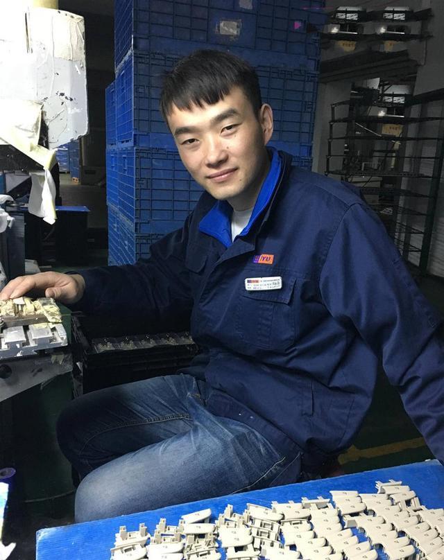 Từ Mạnh Nam trong thời gian làm công nhân nhà máy