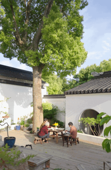 Mẹ chồng bà Trương hài lòng với cuộc sống trong ngôi nhà mới bên cạnh con cháu