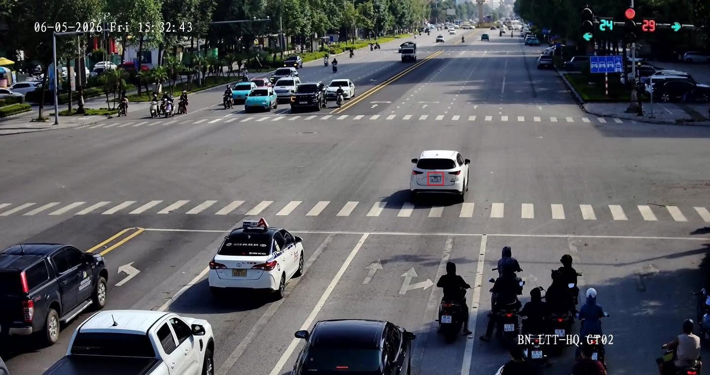 Ô tô vượt đèn đỏ. Ảnh: Phòng CSGT Công an tỉnh Bắc Ninh