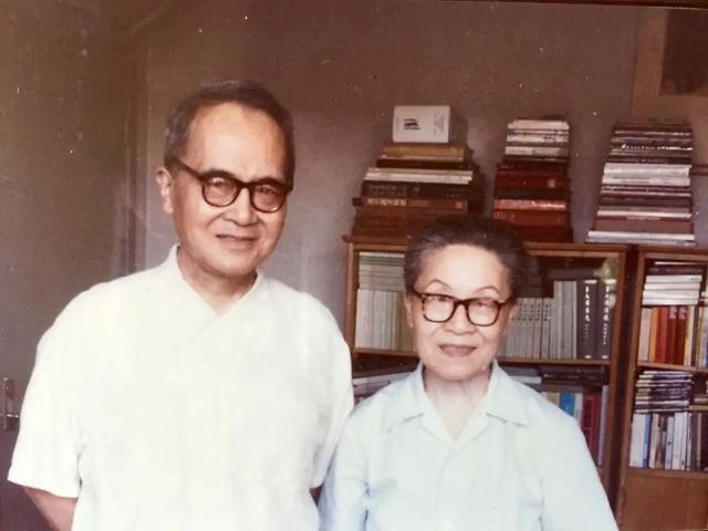 Nam sinh tưởng trượt ĐH vì môn Toán điểm cực thấp, nào ngờ hiệu trưởng xem bài thi lập tức đặc cách tuyển thẳng: “Em đã được nhận!”
