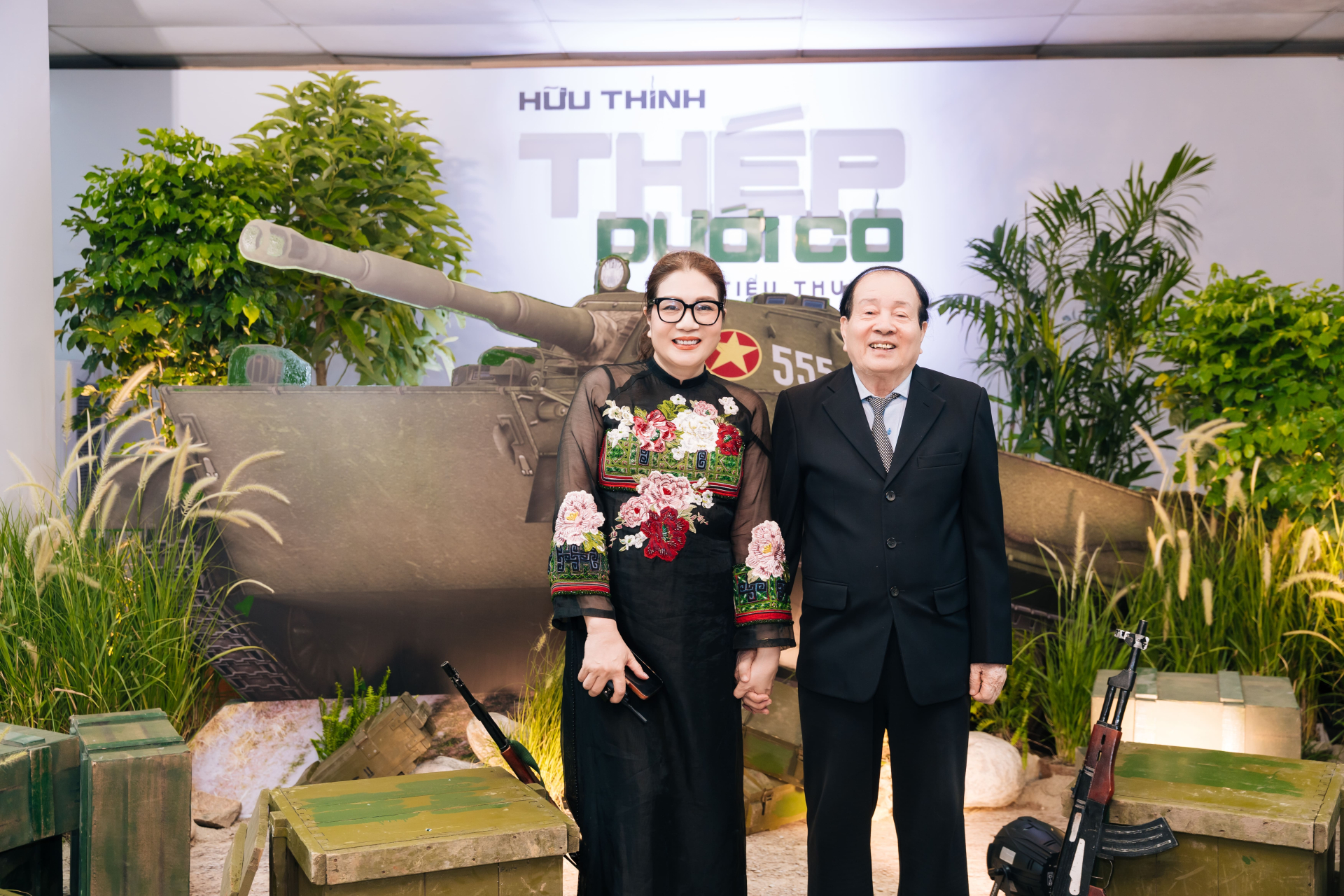 Nhà thơ Hữu Thỉnh và con gái - đạo diễn Việt Thanh