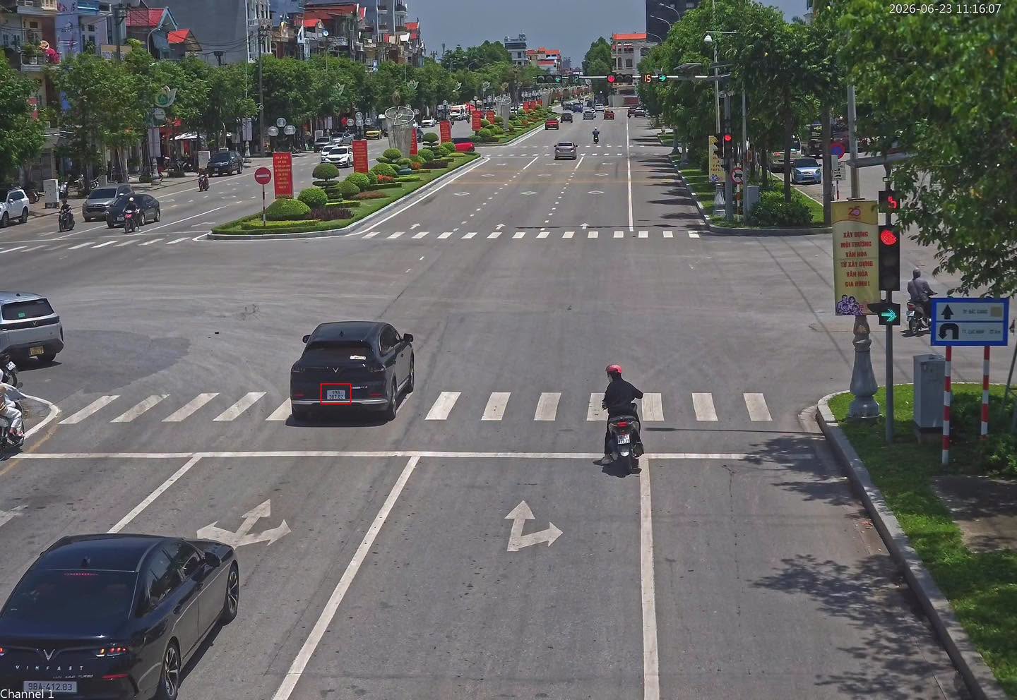 Ô tô vượt đèn đỏ. Ảnh: Phòng CSGT Công an tỉnh Bắc Ninh