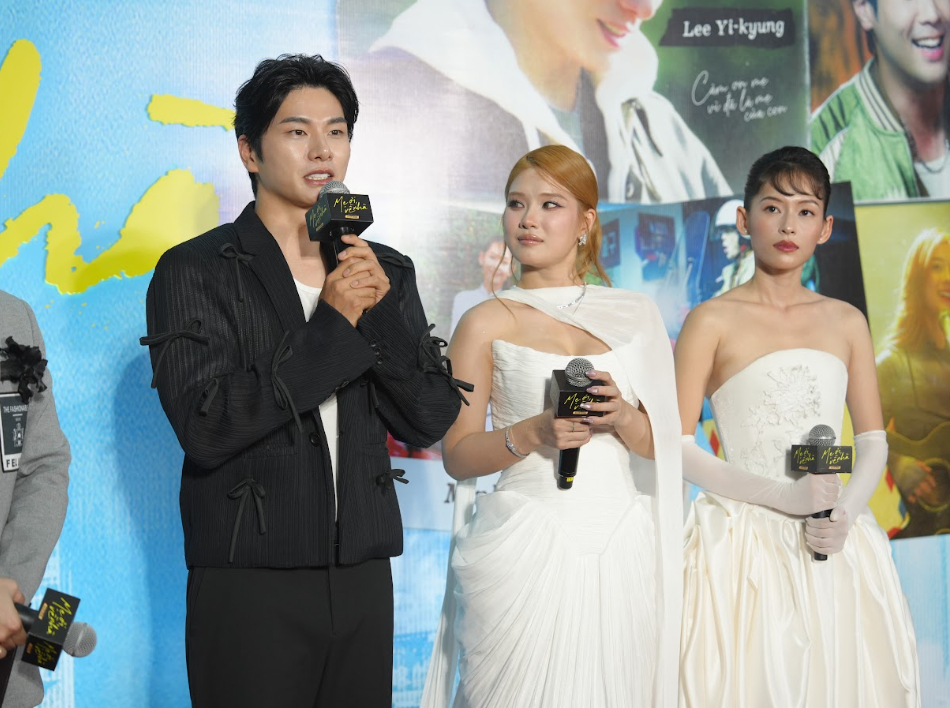 Từ trái qua: Lee Yi Kyung, Hoàng Yến Chibi, Minh Hà