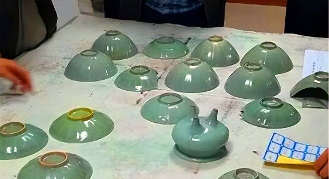 Phát hiện khối kim loại khổng lồ dài 1m, đội thi công phải dừng khẩn cấp, công an phong tỏa hiện trường: Kho báu hơn 1.000 tỷ đồng lộ diện