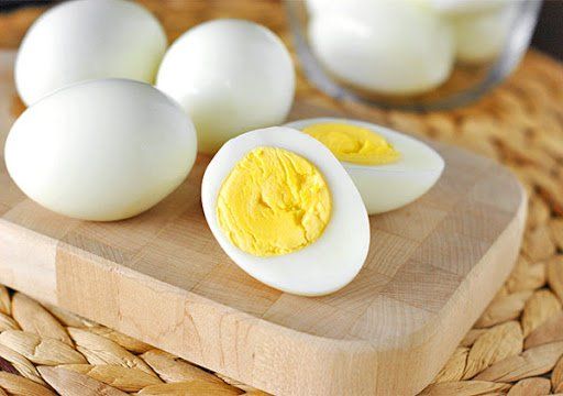 Tại sao không nên tráng trứng luộc bằng nước lạnh? 90% gia đình Việt đang làm sai