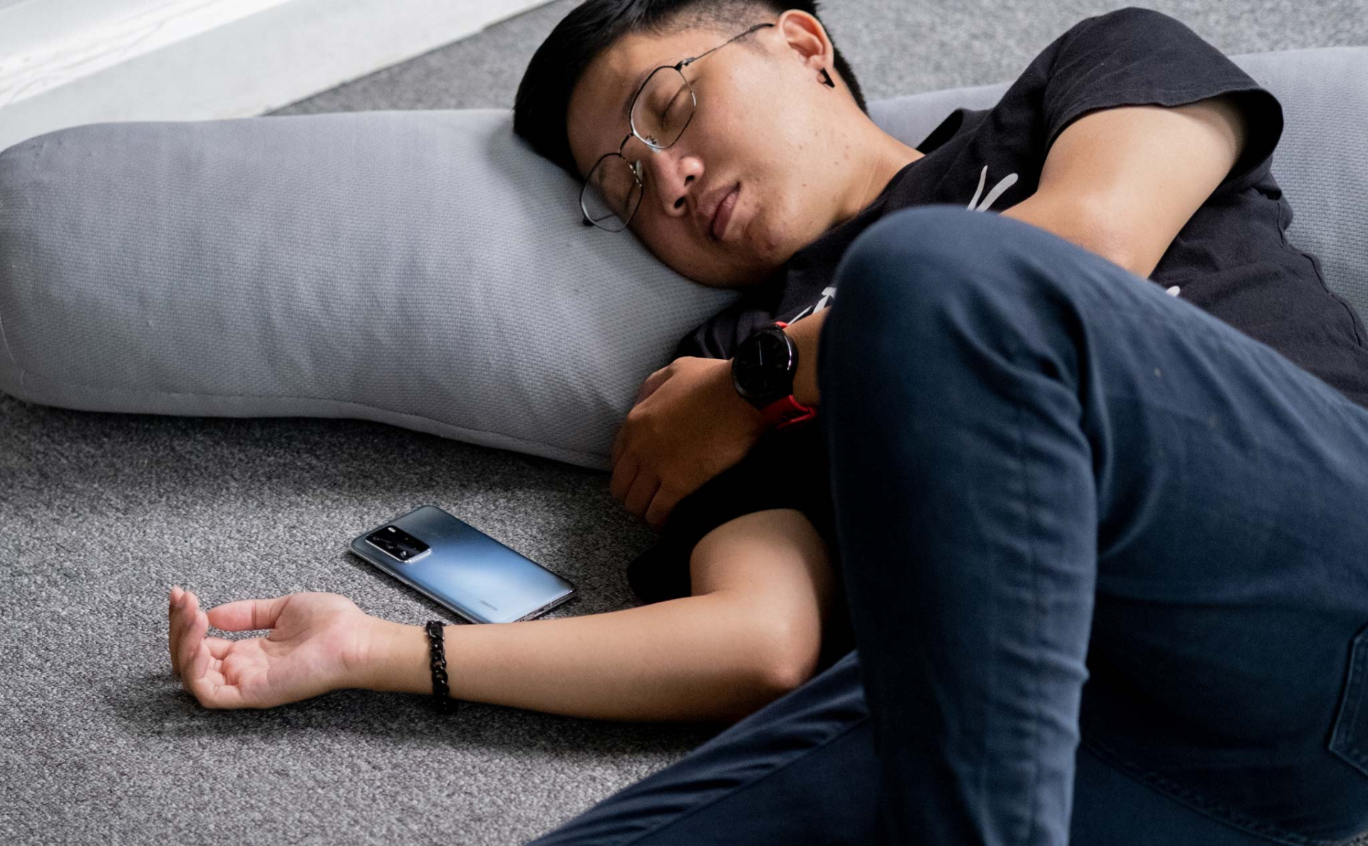 Lời khuyên cho những người đặt điện thoại cạnh giường suốt đêm