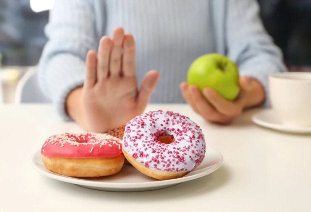 Vì sao ngủ đủ giấc cơ thể vẫn mệt rã rời? Chuyên gia Nhật Bản chỉ rõ 3 sai lầm nhiều người mắc ngay trong bữa ăn