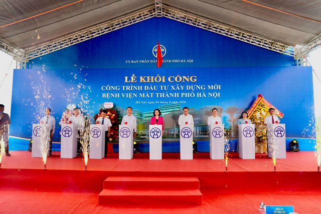 Các đại biểu thực hiện nghi thức khởi công công trình. Nguồn: Cục Thông tin và Truyền thông Chính phủ