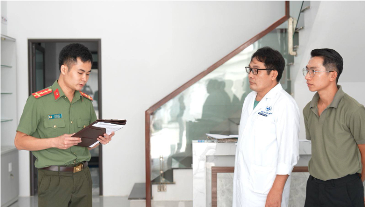 Cơ quan Công an tiến hành khám xét khẩn cấp phòng khám Việt Nhật CB