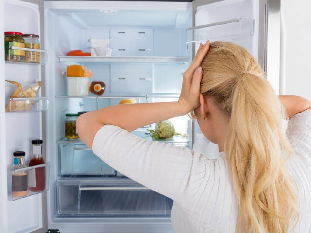 Nhiều gia đình đặt 1 bát muối vào tủ lạnh, hoá ra vì những lợi ích này