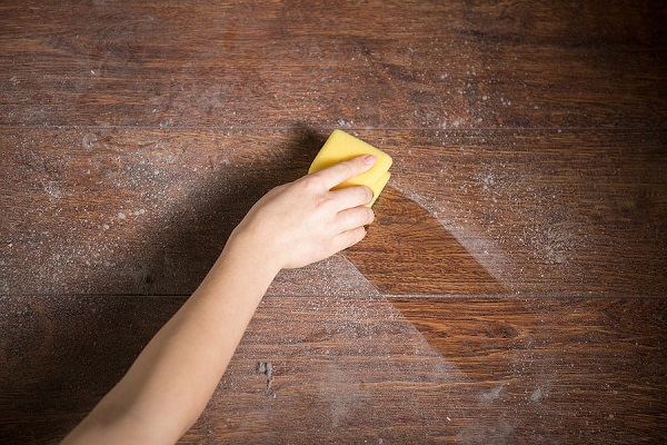 Thợ mộc lành nghề bật mí cách cứu tủ gỗ khỏi mùi hôi, mốc góc và phồng cánh mùa mưa: Không phải cứ lau là xong
