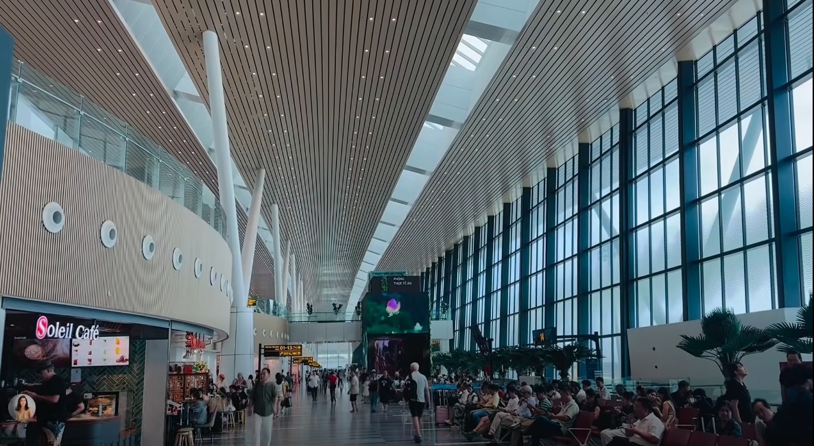 MC Nguyễn Cao Kỳ Duyên bất ngờ, nói ngay 1 điều khi trở lại sân bay Tân Sơn Nhất