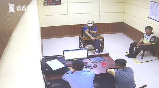 Biệt thự 200m² mở điều hòa cả ngày nhưng tiền điện chỉ 1,1 triệu đồng/tháng, cảnh sát đến kiểm tra thì phát hiện cảnh tượng khó tin