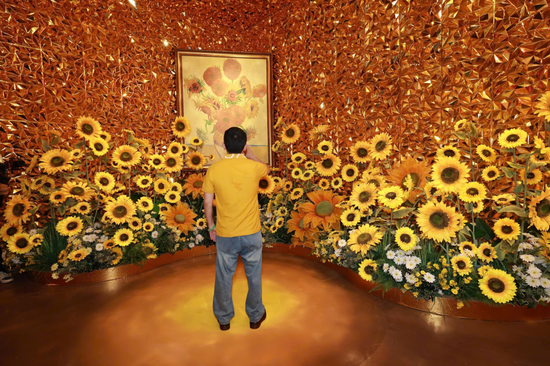 Lần đầu tiên tại Hà Nội: Một triển lãm bản quyền Van Gogh với quy mô khủng, diện tích lên tới 4.000m2