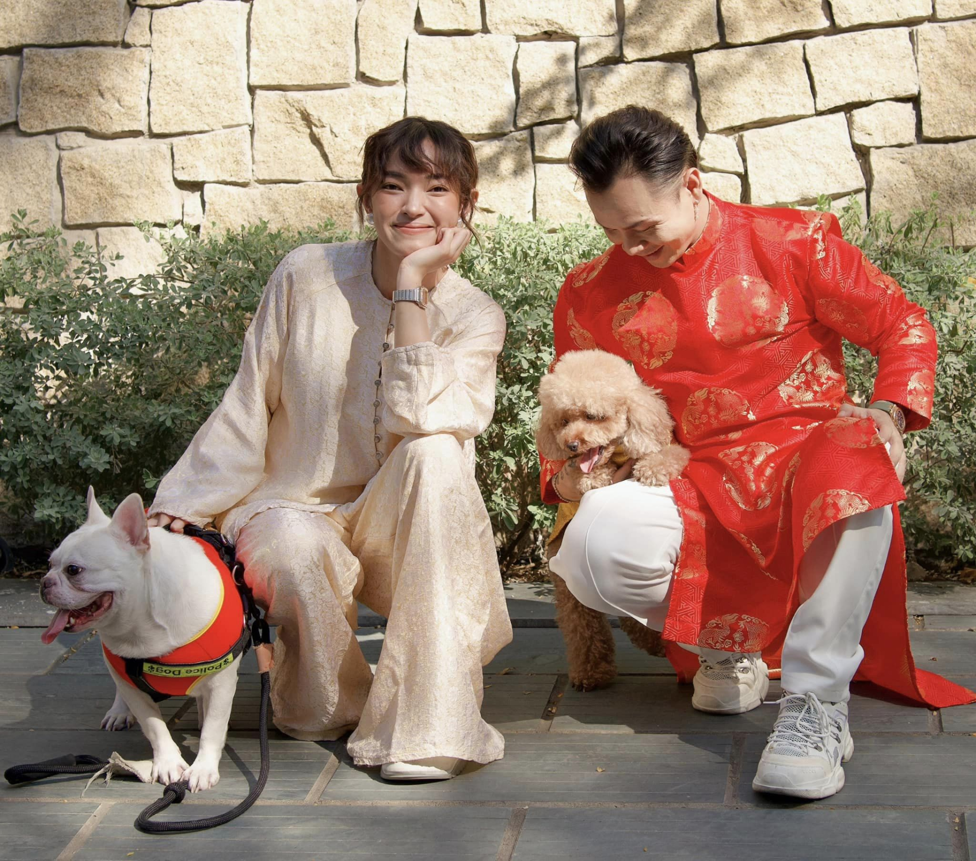 Trong một chương trình truyền hình, Châu Bùi từng gây chú ý khi viết thư tình cảm gửi đến Binz, hé lộ chuyện cả hai sống chung nhà.